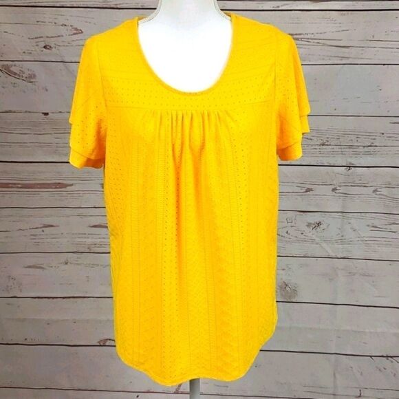 💸3/12$- Avon Eyelet Top w/ Flutter Sleeves-Medium - Picture 2 of 8